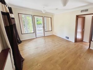 Lounge- click for photo gallery